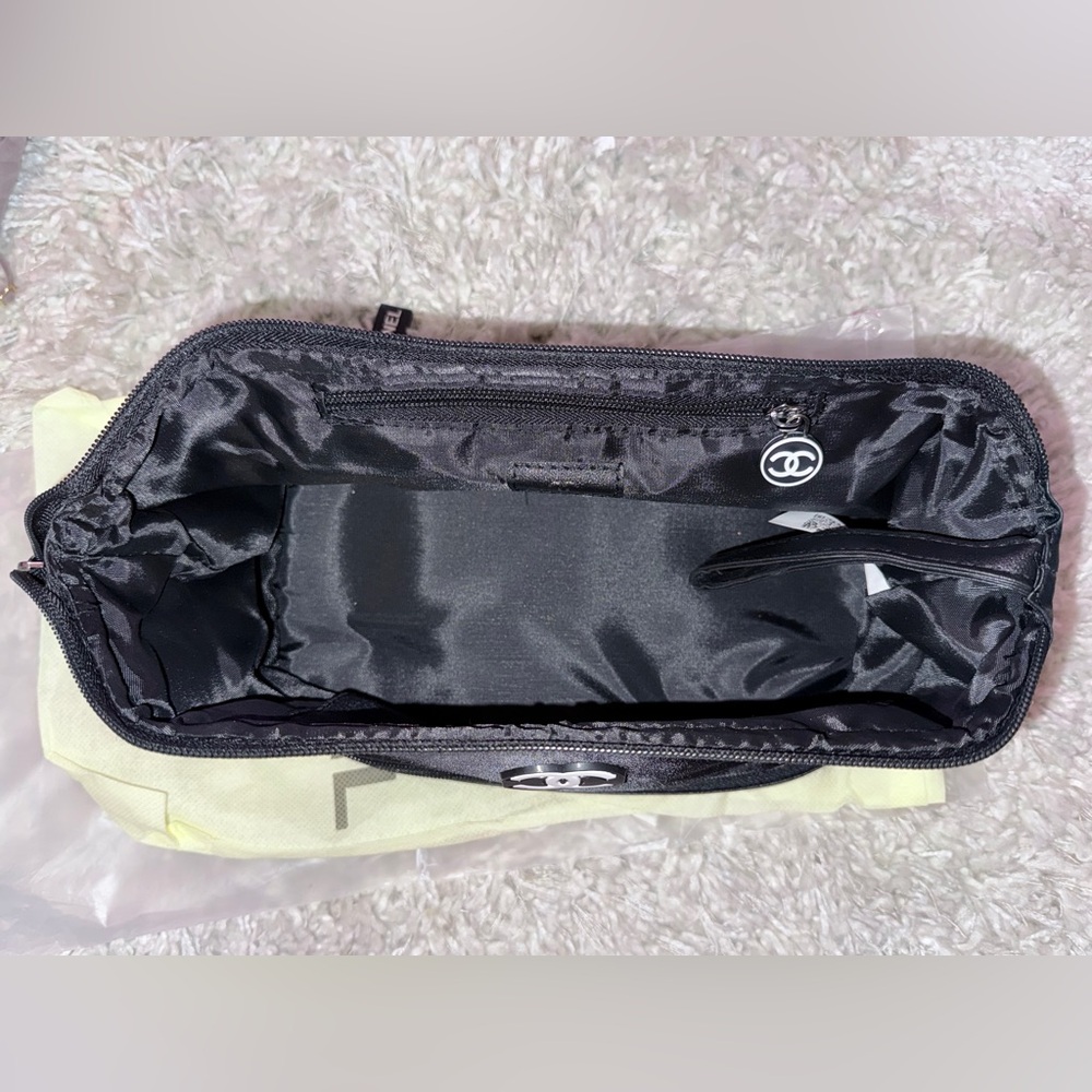 CHANEL Black Zippered Pouch - Picture 5 of 7